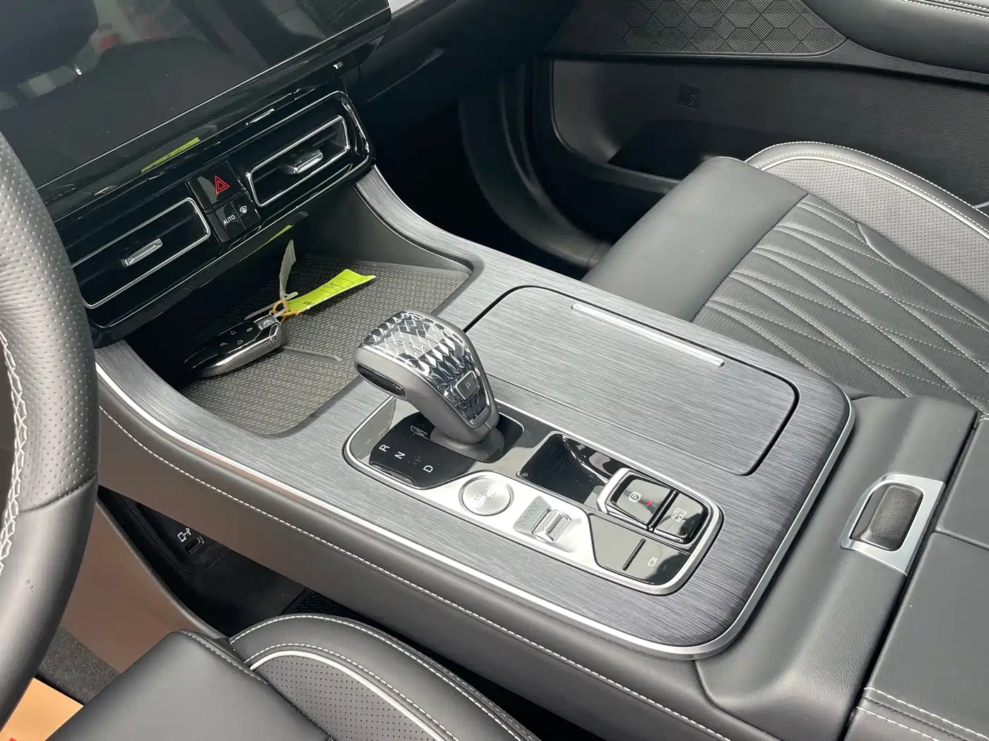GAC Trumpchi Trumpchi GS8 2025 Pilot Series 2.0TGDI 2WD Luxury Edition 5-seater фото 6