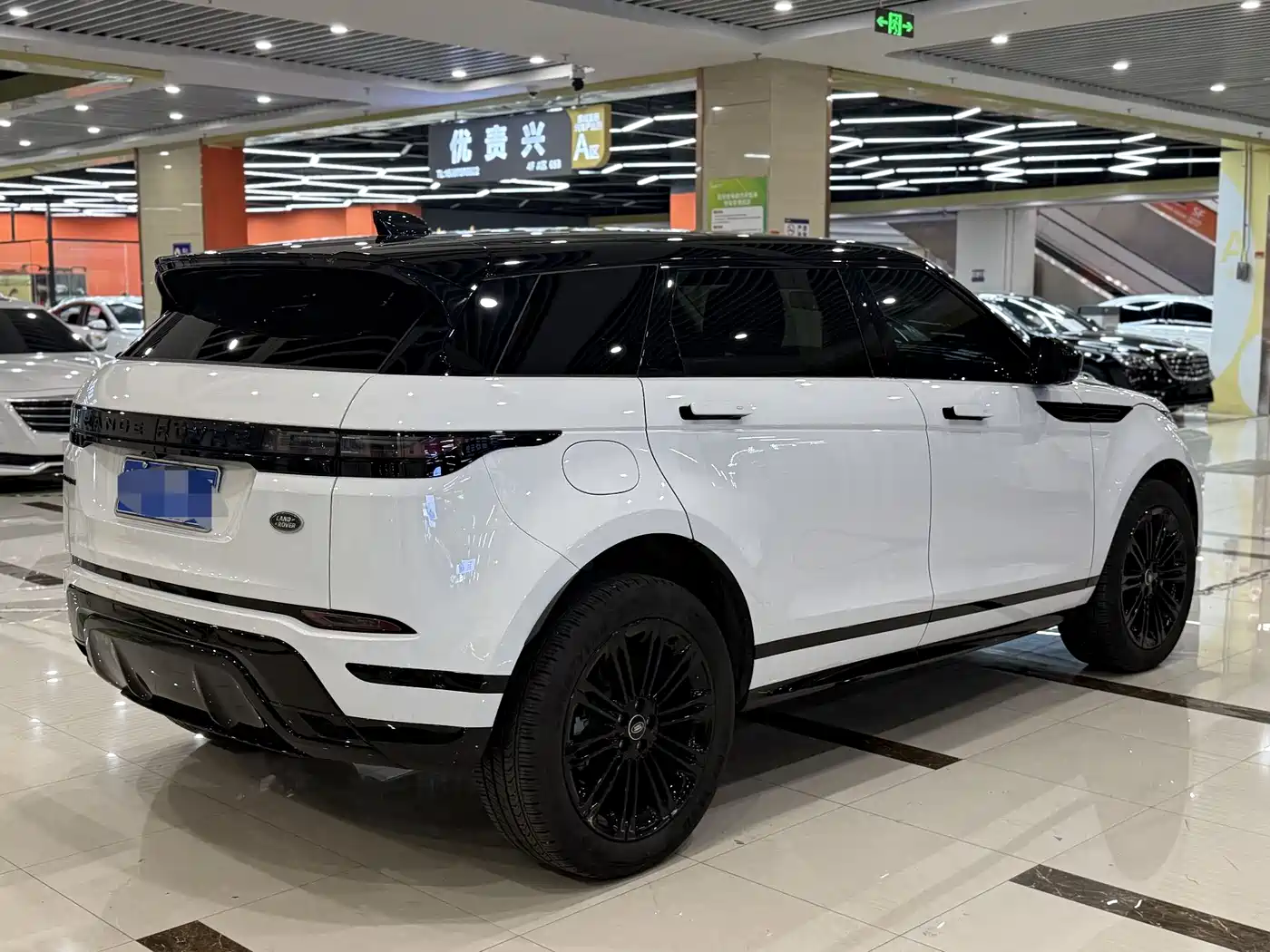 Land Rover Range Rover Evoque 2026 Range Rover Evoque L SE фото 7