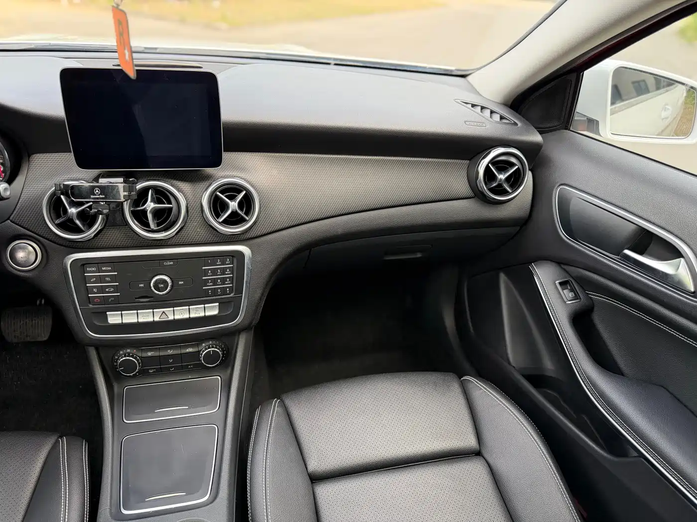 Mercedes-Benz GLA 2018 GLA 200 Dynamic фото 13