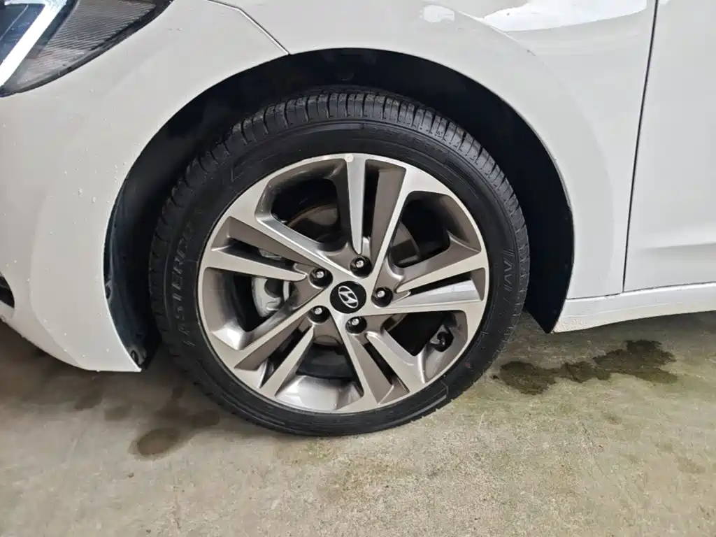 Фото 23 - Hyundai Elantra