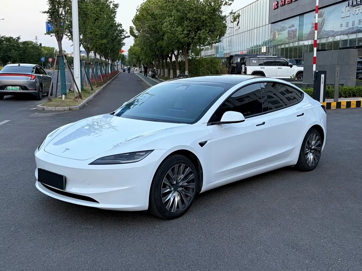 Tesla Model 3 2023 Rear-Wheel Drive