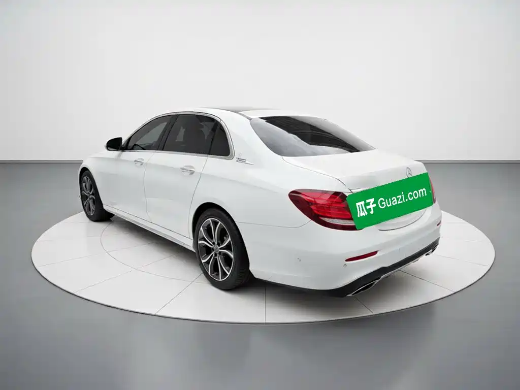 صورة 4 - Mercedes-Benz E-Class