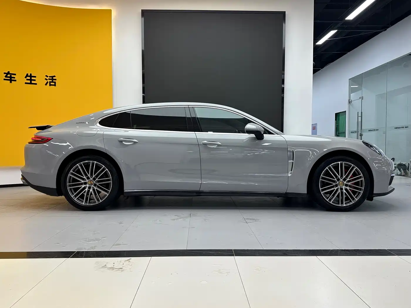 Porsche Panamera 2017 Panamera 4 Executive Long Wheelbase 3.0T фото 3