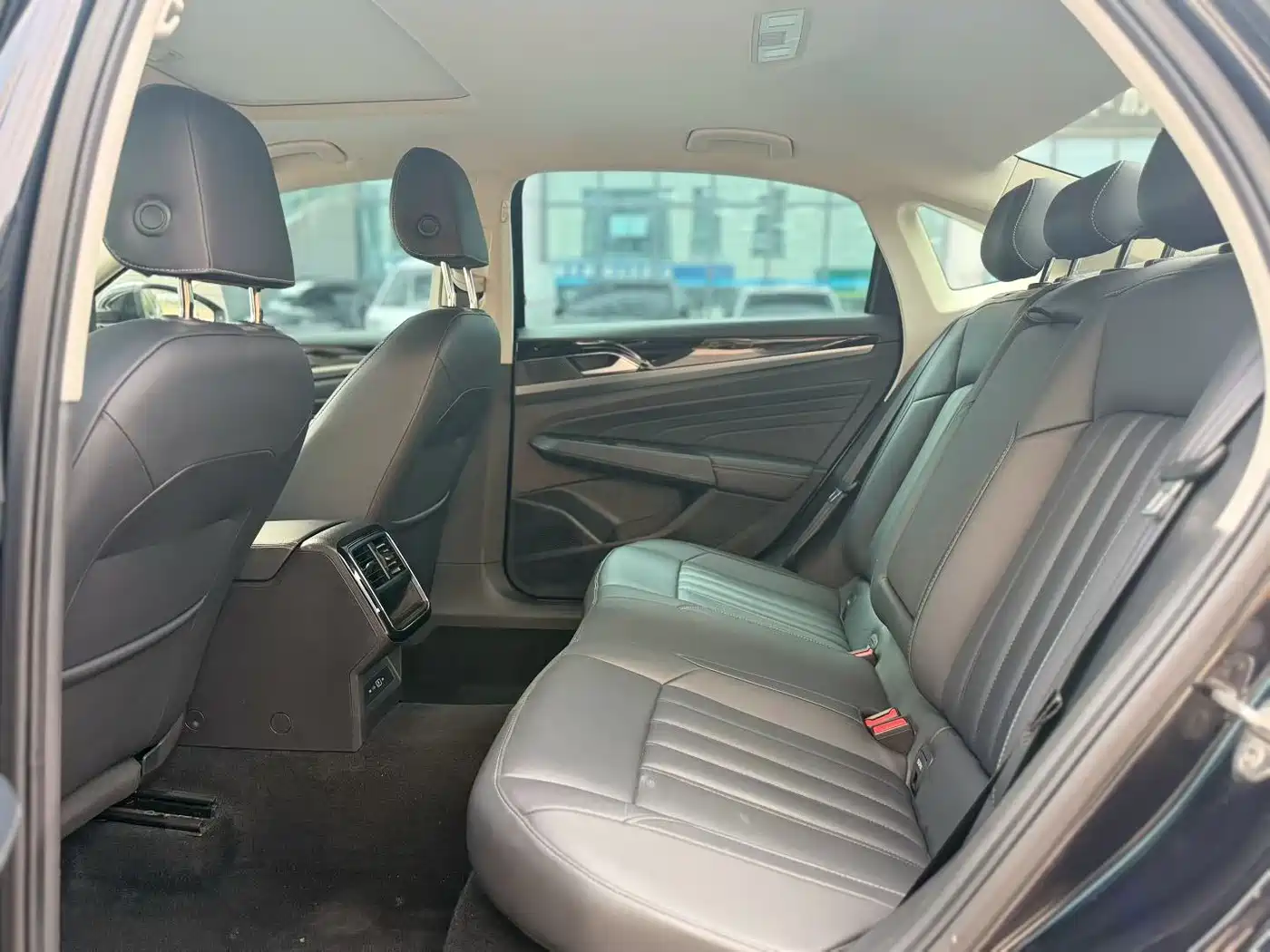 Volkswagen Passat 2024 280TSI Business Edition фото 6