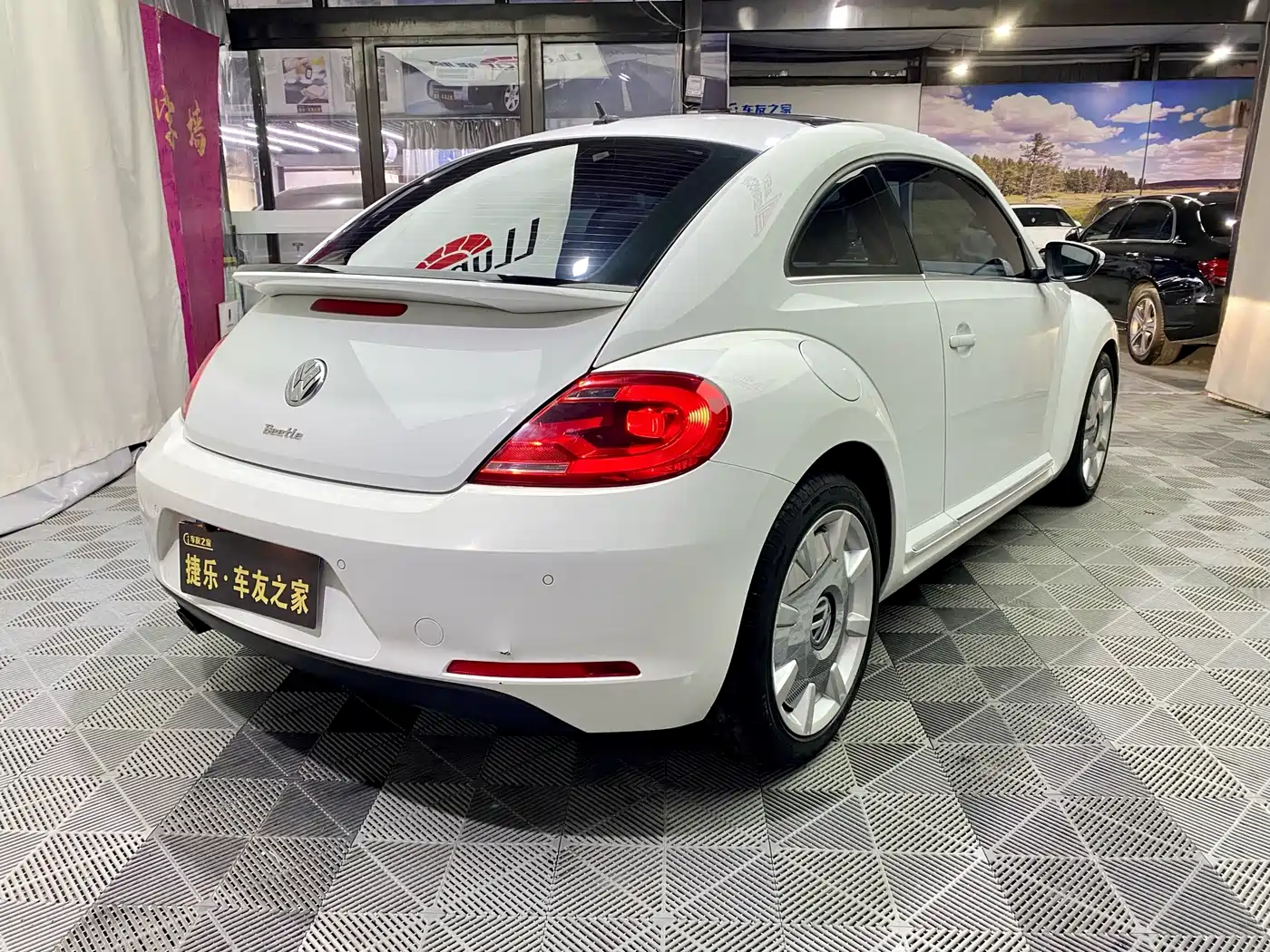Volkswagen Beetle 2013 1.4TSI Fender Rock Edition фото 7