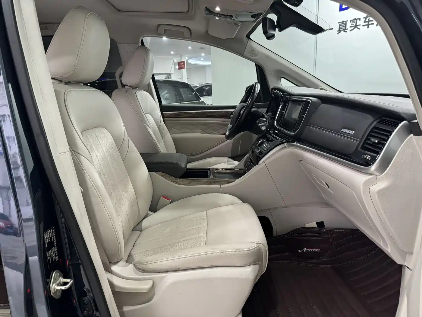 GAC Trumpchi Trumpchi M8 2018 320T Premium Edition фото 9