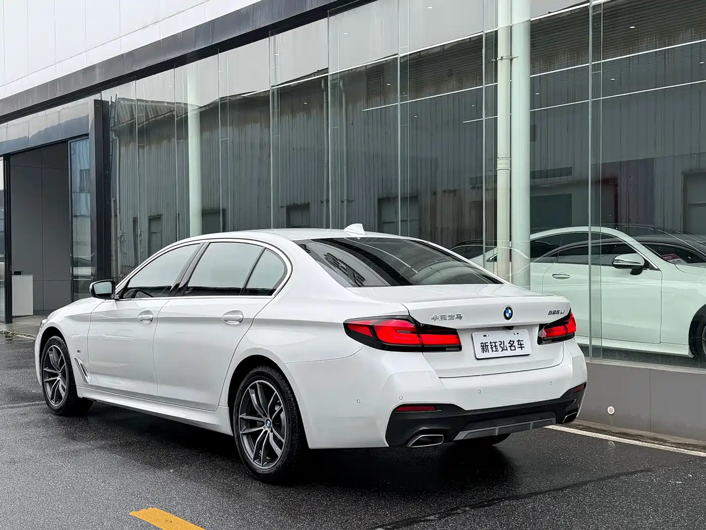 BMW 5 Series 2022 525Li M Sport Package фото 10