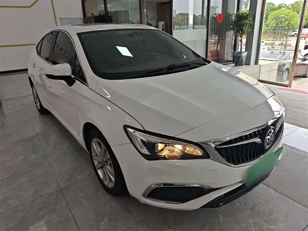 Buick Verano 2018 Sedan 20T Dual Clutch Leading фото 4