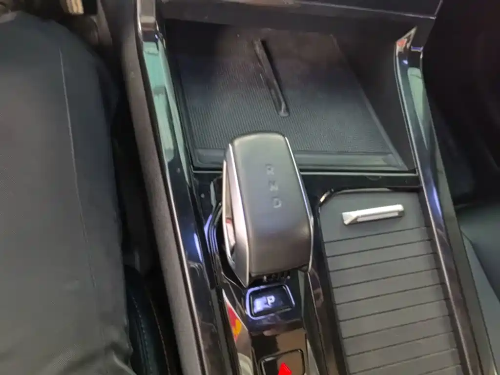 Photo 14 - Geely Atlas