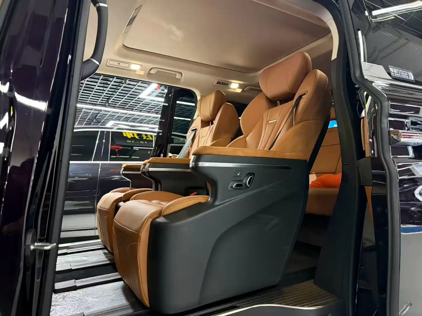 Hongqi HQ9 PHEV 2024 Model 2.0T AWD Business Edition фото 9