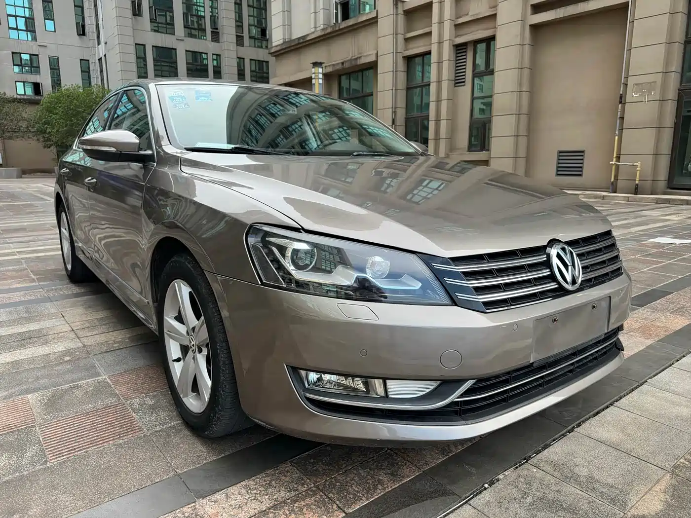 Photo 8 - Volkswagen Passat