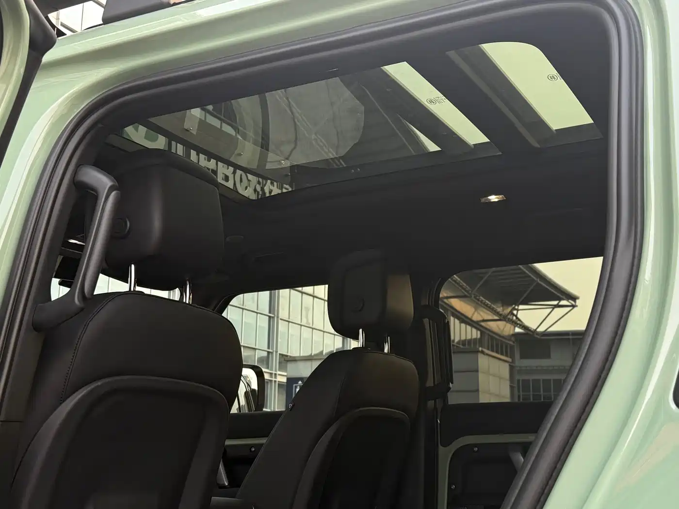 Land Rover Defender 2023 110 3.0T P400 75th Anniversary Legend Edition фото 22