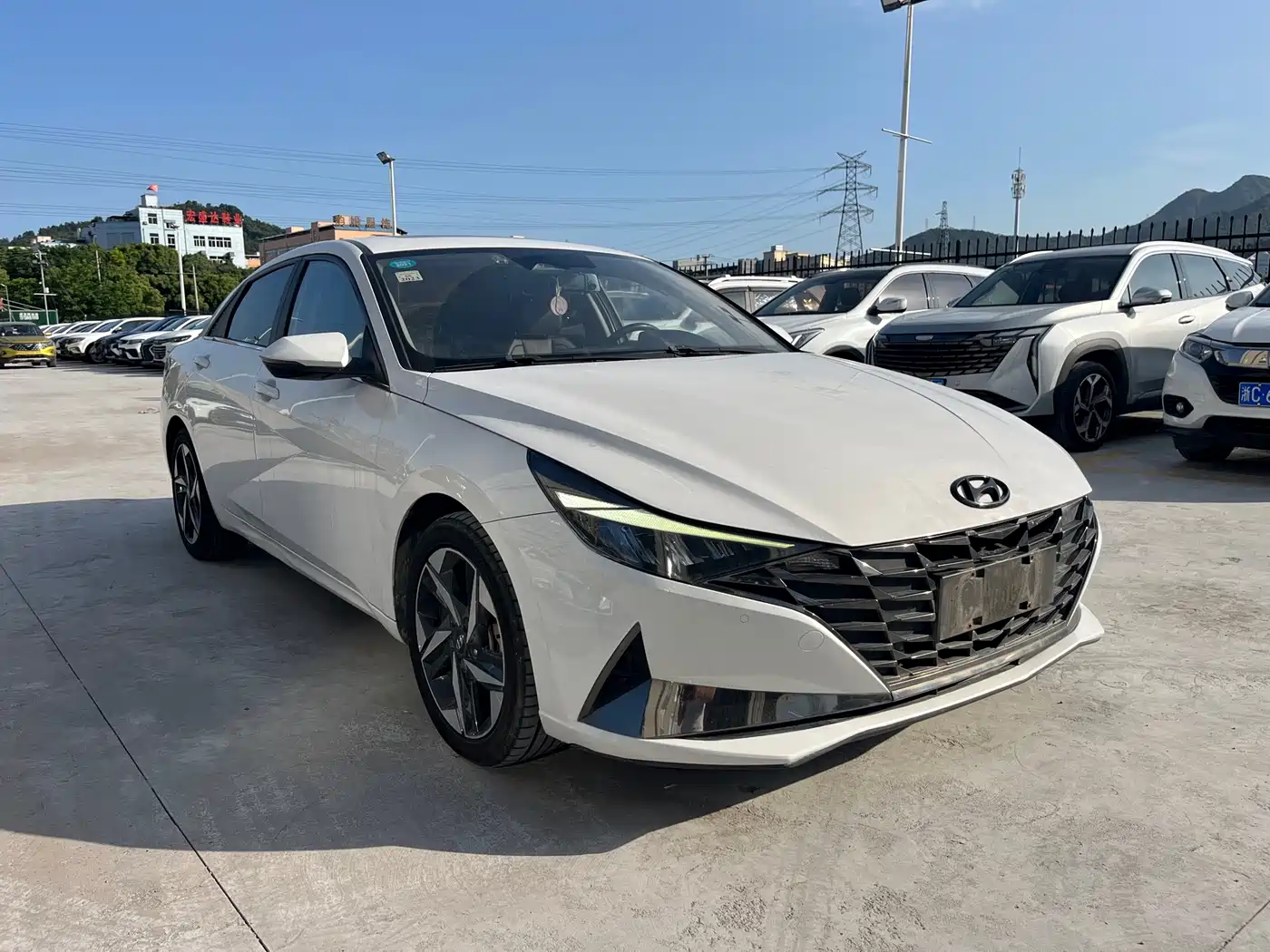 Hyundai Elantra 2021 1.5L CVT GLX Elite Edition фото 3