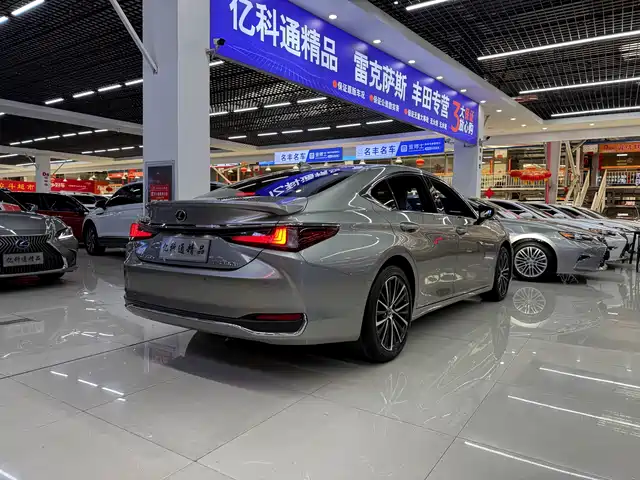 Lexus ES 2022 300h Ultimate Edition — фото 5