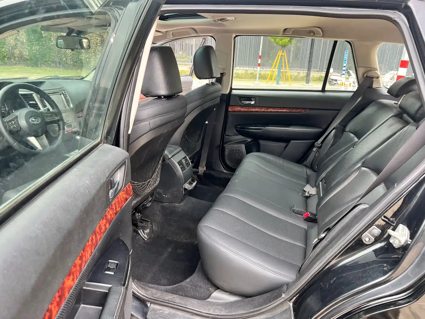Subaru Outback 2010 2.5i Luxury фото 18