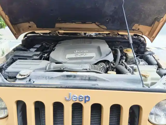 Jeep Wrangler 2013 3.6L Sahara Four-Door — фото 3