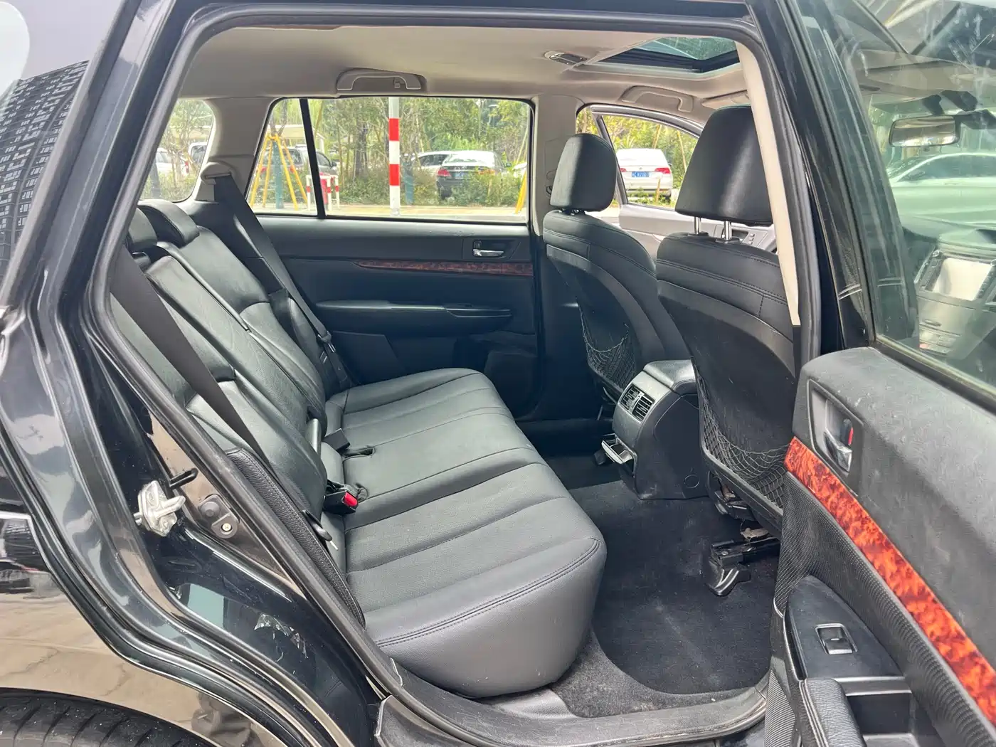 Subaru Outback 2010 2.5i Luxury фото 15