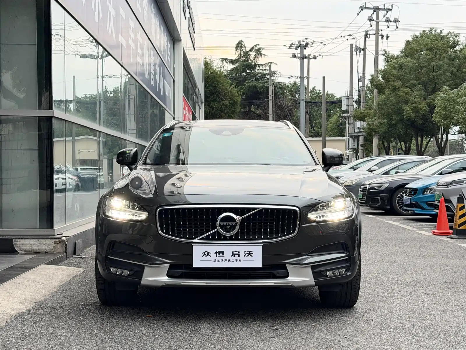 Фото 2 - Volvo V90