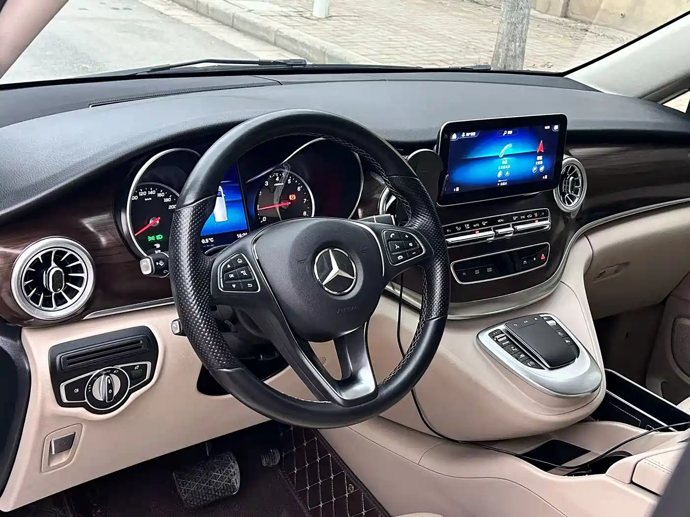 Фото 7 - Mercedes-Benz V-Class