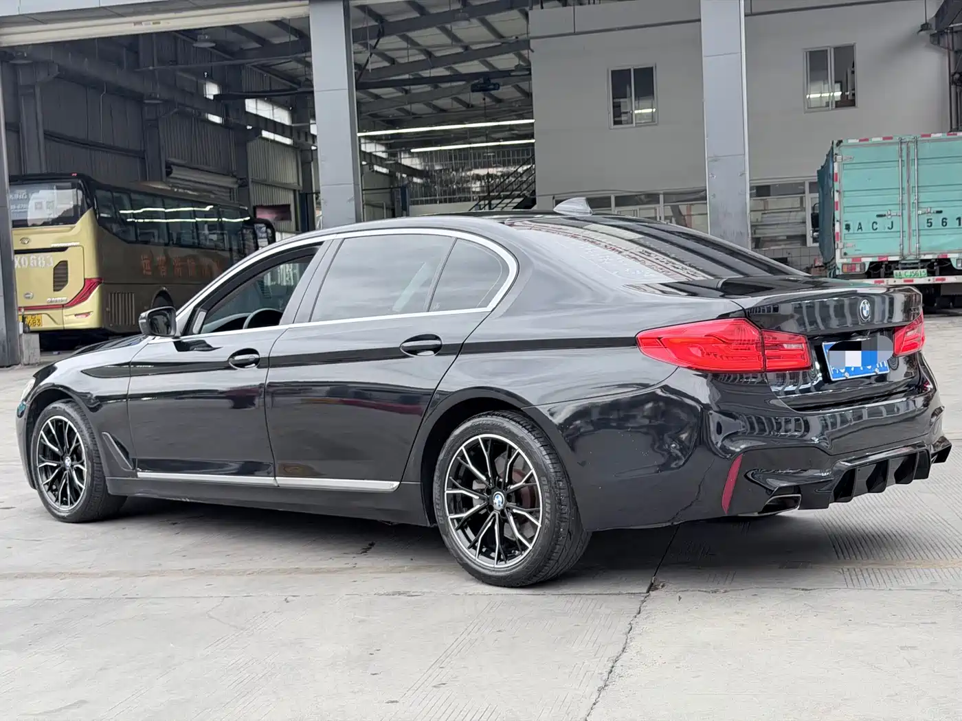 BMW 5 Series 2018 528Li Launch Special Edition фото 14