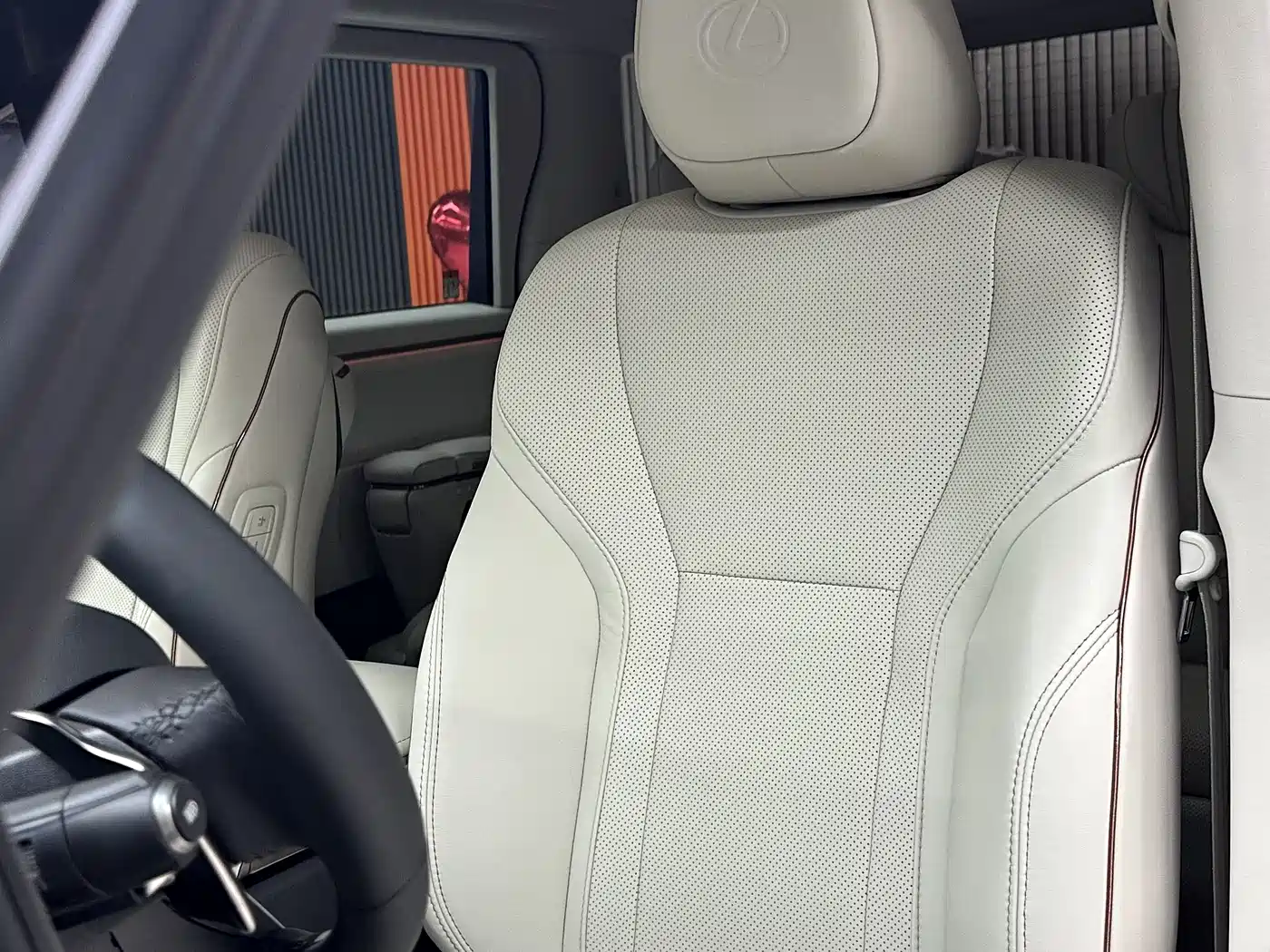 Lexus LM 2025 Model 500h Six-Seater Prestige Edition фото 6