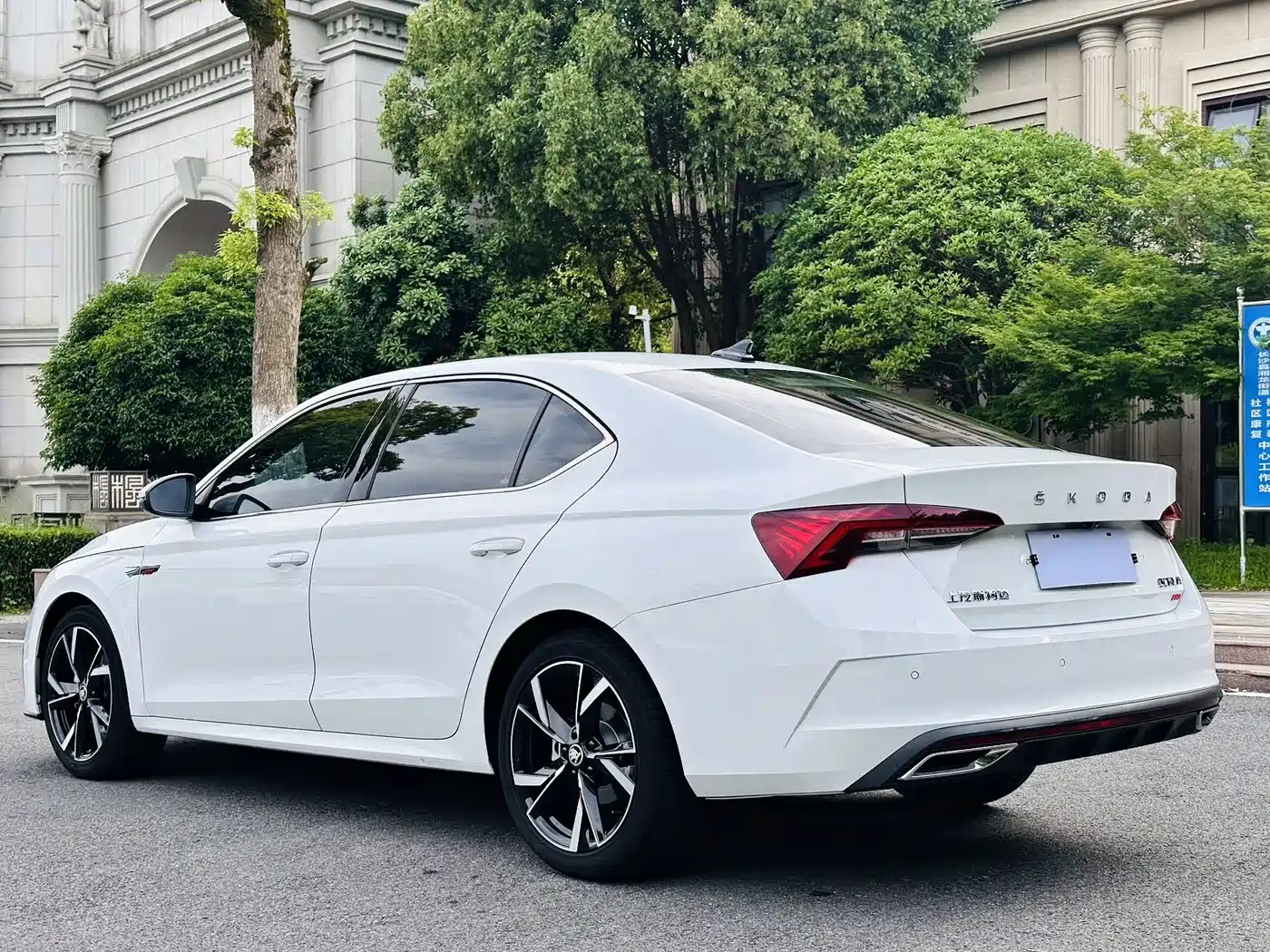 Škoda Octavia 2023 Facelift PRO TSI280 Premium Edition фото 11