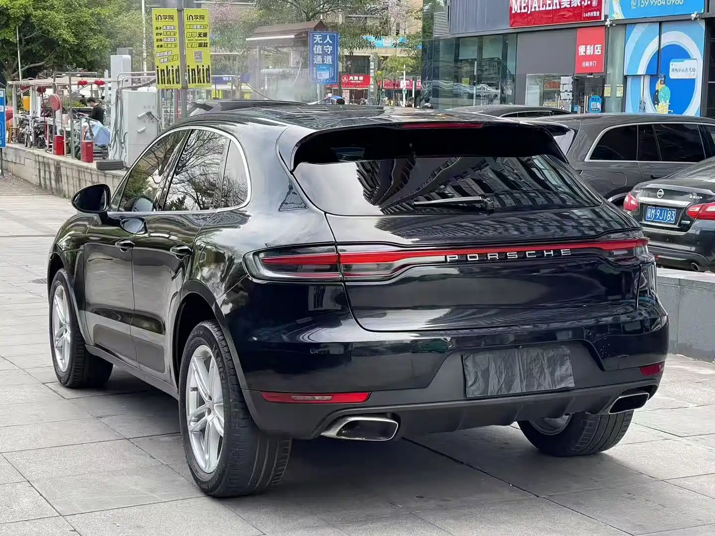 Photo 7 - Porsche Macan