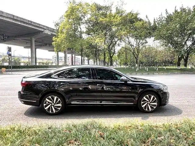 Volkswagen Passat 2022 330TSI Elite Edition фото 2