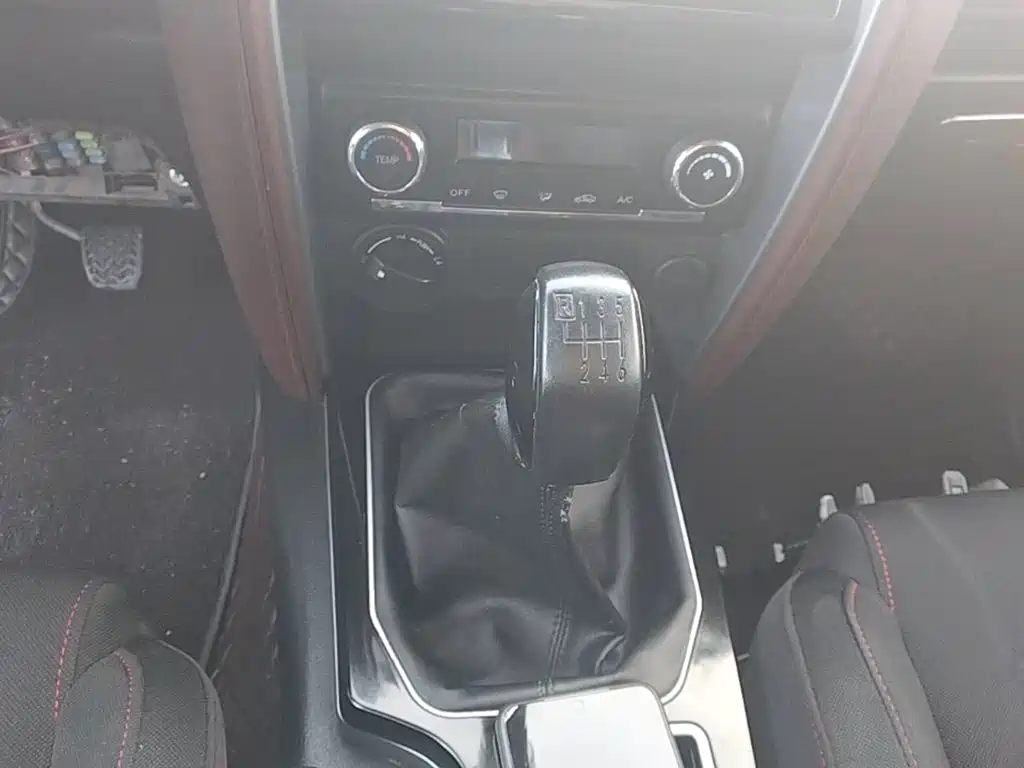 Huanghai Huanghai·Great Bull 2022 2022 2.8T Pioneer Manual Diesel 4WD Value Flatbed JE493ZLQ6H