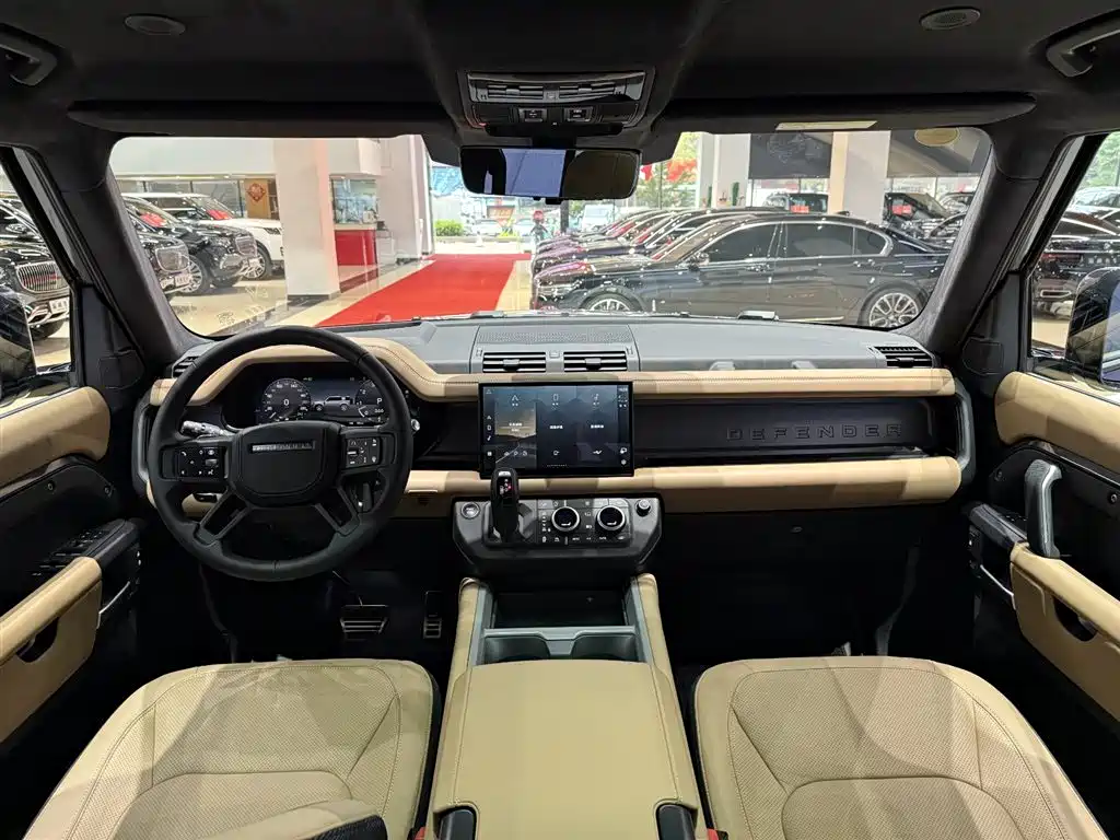 Land Rover Defender 2025 110 5.0T V8 фото 21