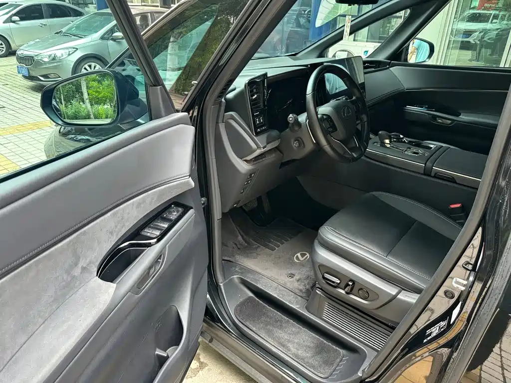 Lexus LM 2025 2023 350h 7-Seater Elegance Edition