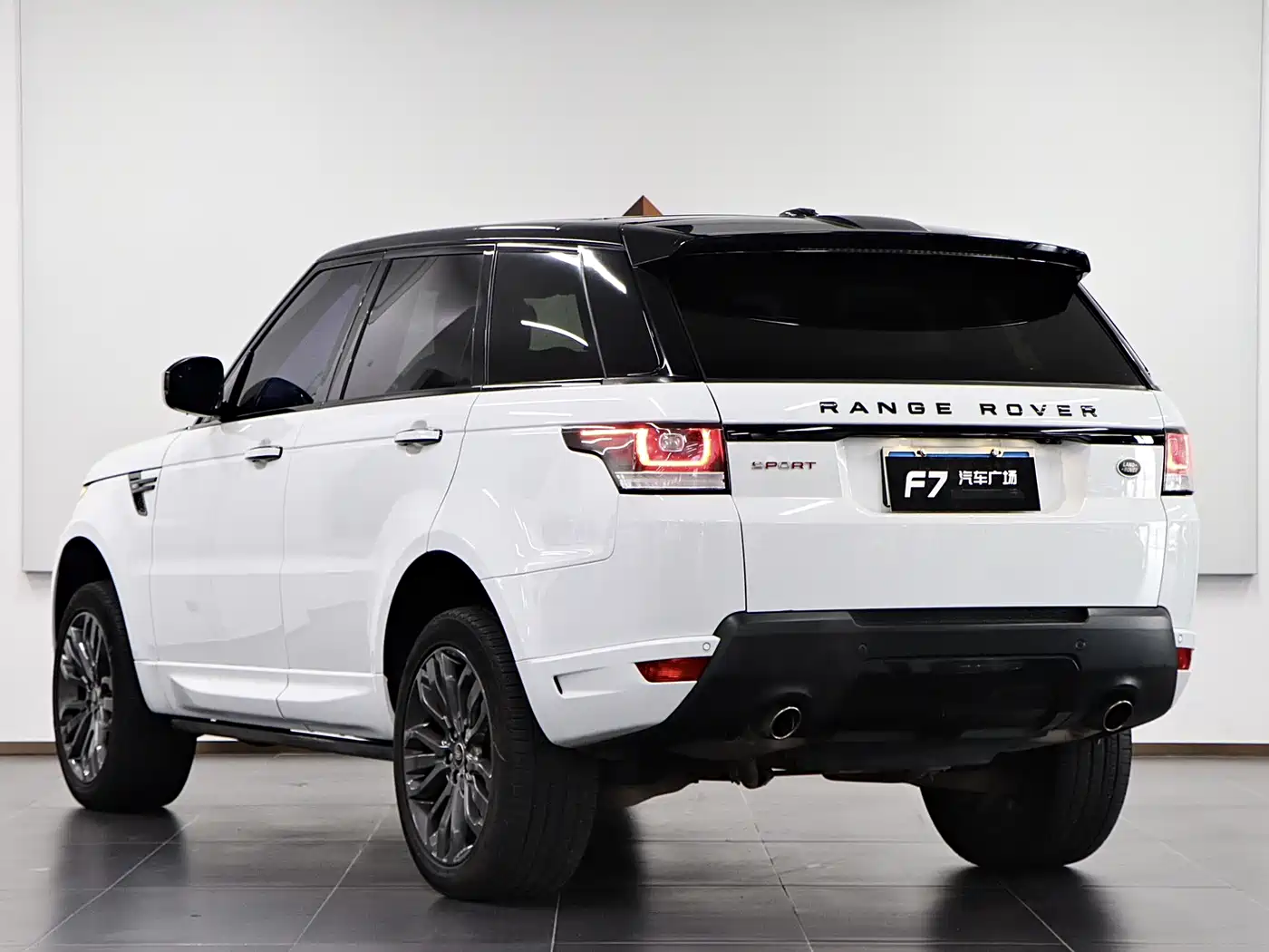 Land Rover Range Rover Sport 2016 3.0 SC V6 HST фото 4