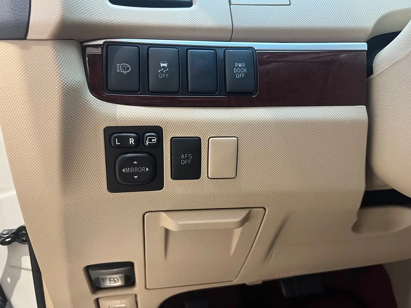 Toyota Previa 2012 2.4L 7-Seater Luxury Edition фото 13