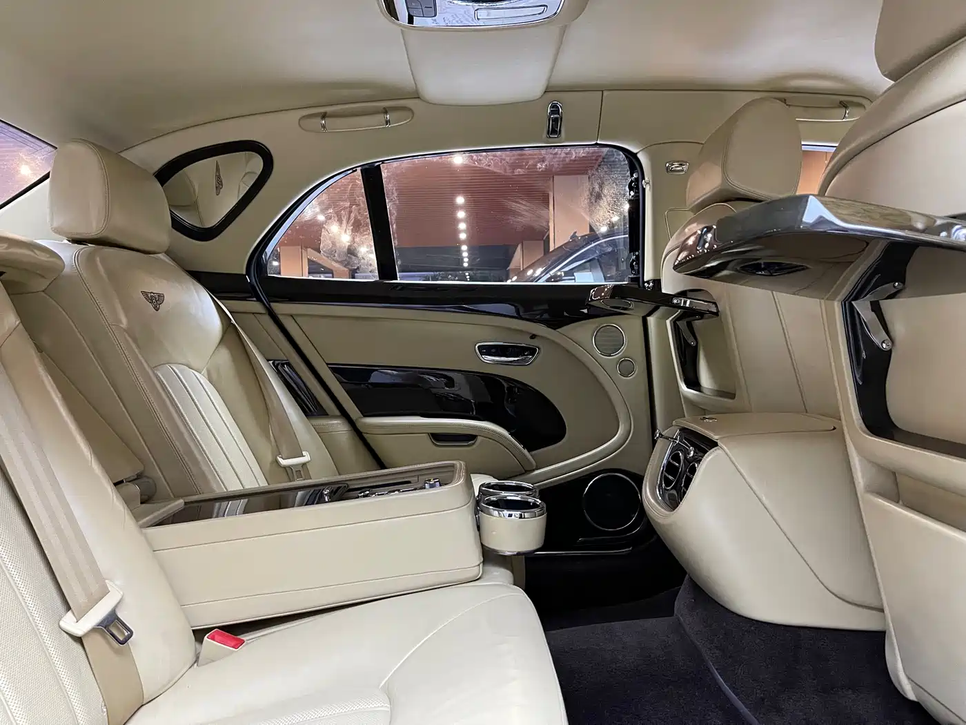 Bentley Mulsanne 2011 6.8T Luxury Edition фото 8