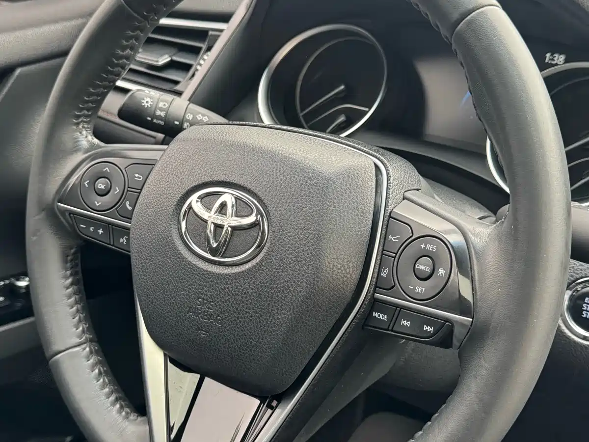 Toyota Camry 2023 2.0G Luxury Edition фото 12