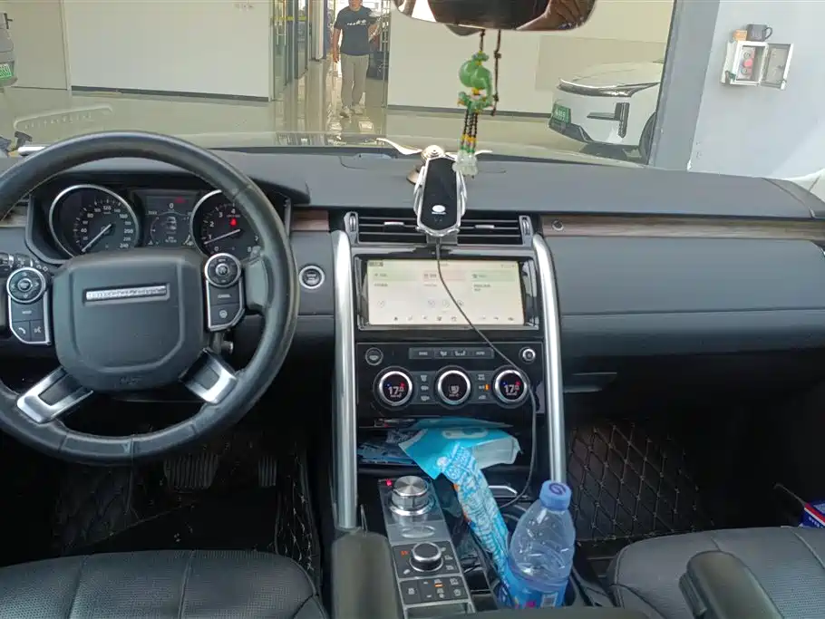 Land Rover Discovery 2017 3.0 SC V6 HSE фото 12