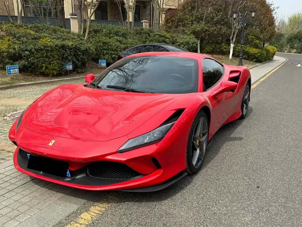 FERRARI F8