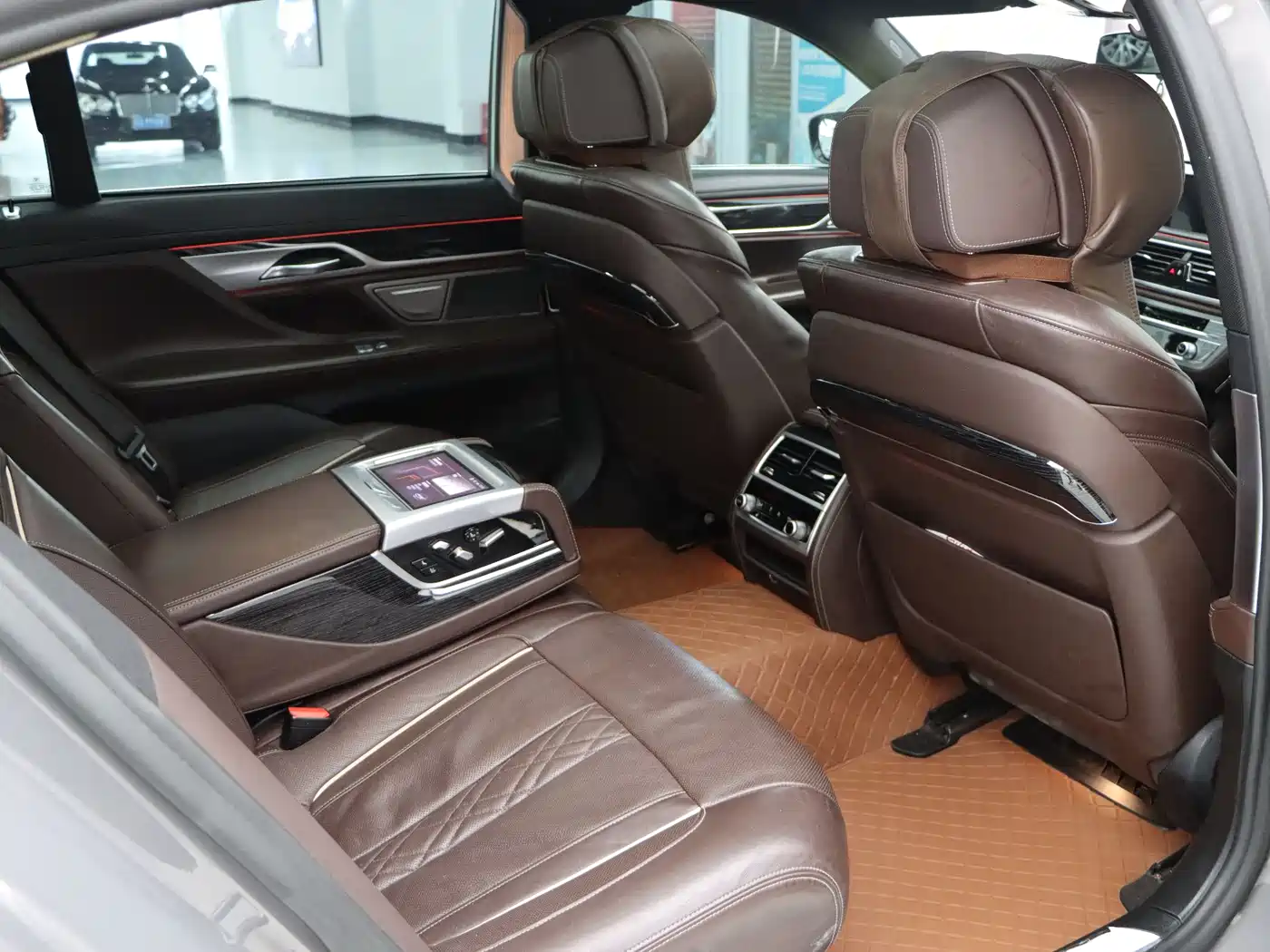 BMW 7 Series 2021 Model 730Li M Sport Package фото 30