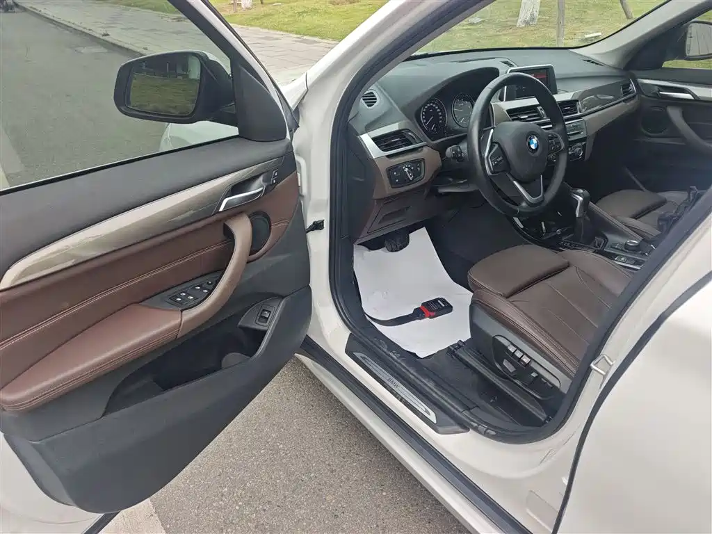 BMW X1 2019 sDrive18Li Premium Model фото 16