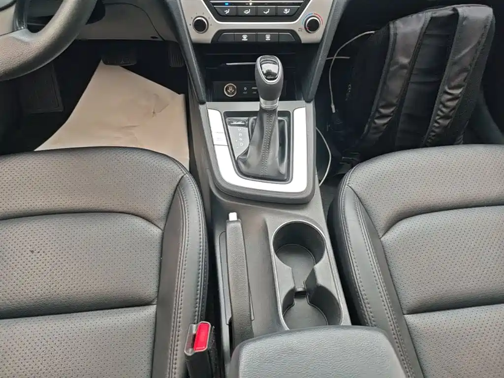 Hyundai Elantra 2016 Model 1.6L Automatic Smart Elite фото 14