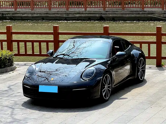 PORSCHE 911