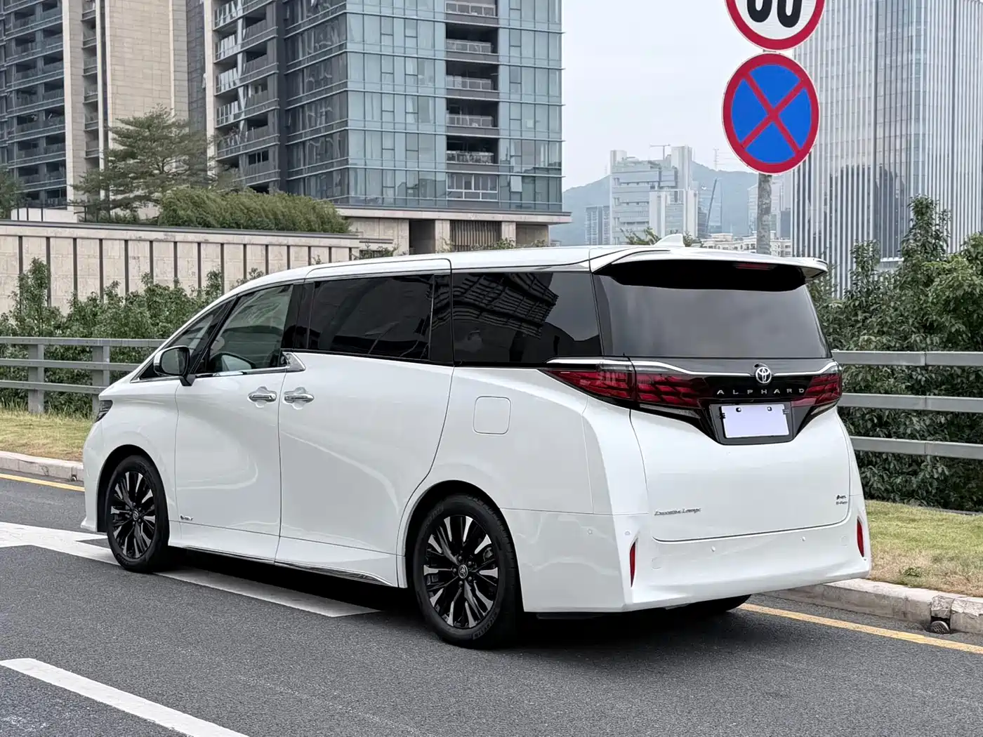 Toyota Alphard 2024 Hybrid 2.5L Prestige Edition фото 4