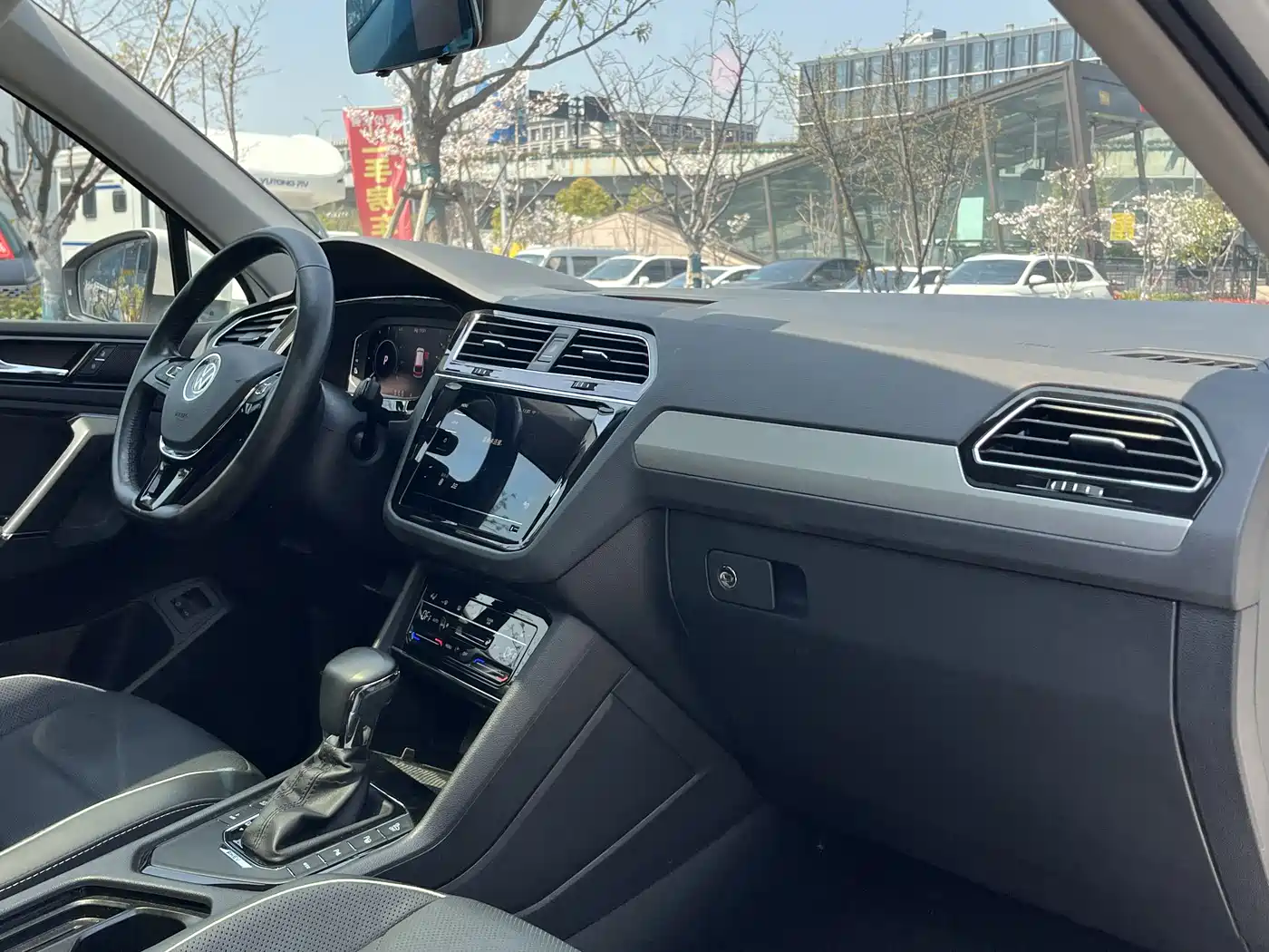 VOLKSWAGEN TIGUAN L NEW ENERGY