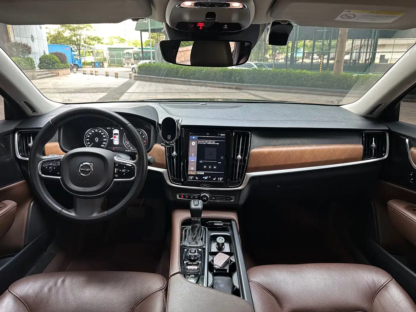 Фото 13 - Volvo S90
