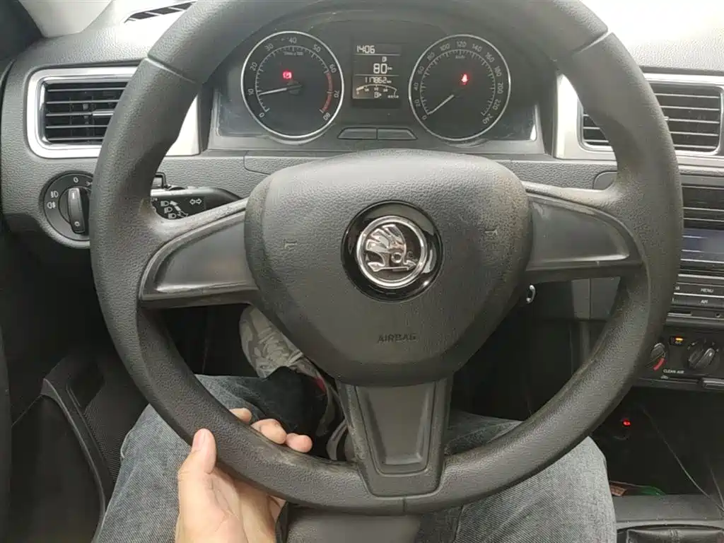 Škoda Skoda Rapid Spaceback 2016 1.6L Manual Pioneer Edition фото 11