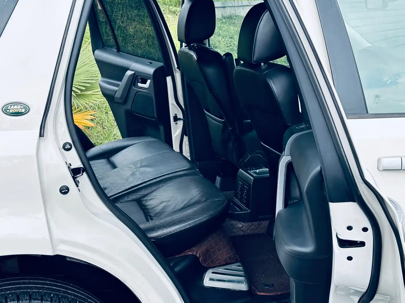 Land Rover Freelander 2 2010 2.2 TD4 Automatic SE Diesel фото 9