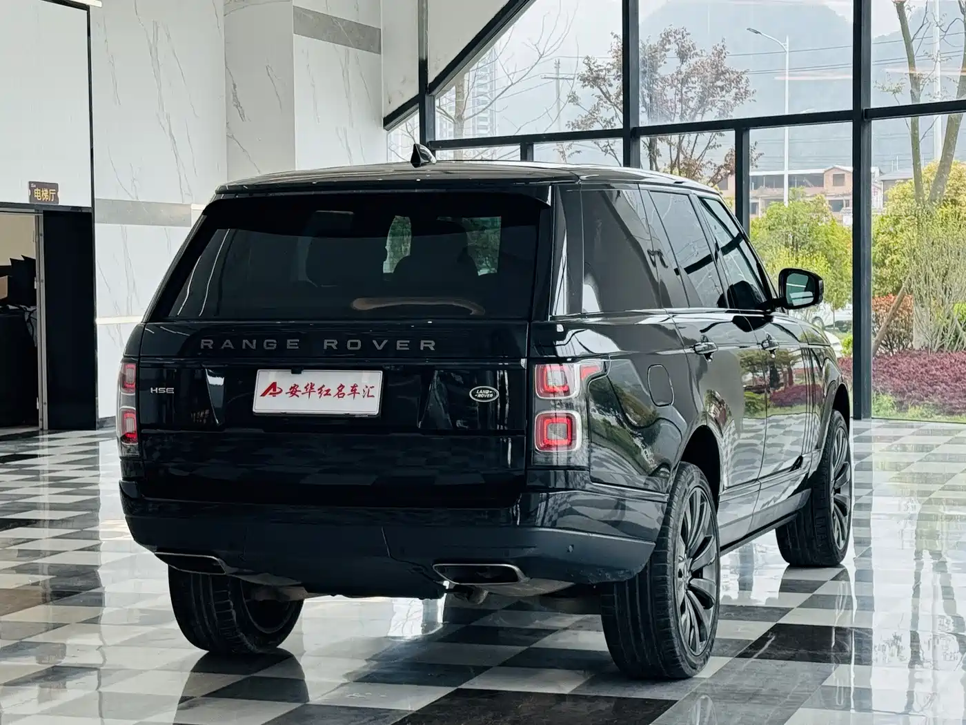 Land Rover Range Rover 2018 3.0 SC V6 Golden Age Edition фото 4