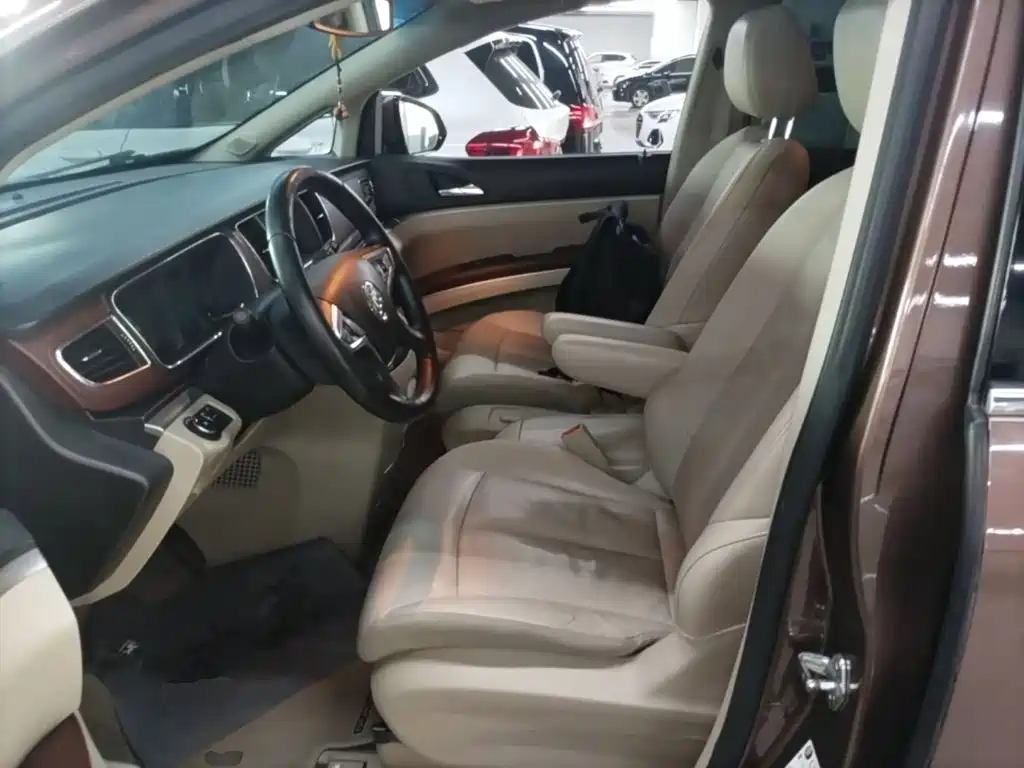 Photo 15 - Buick GL8