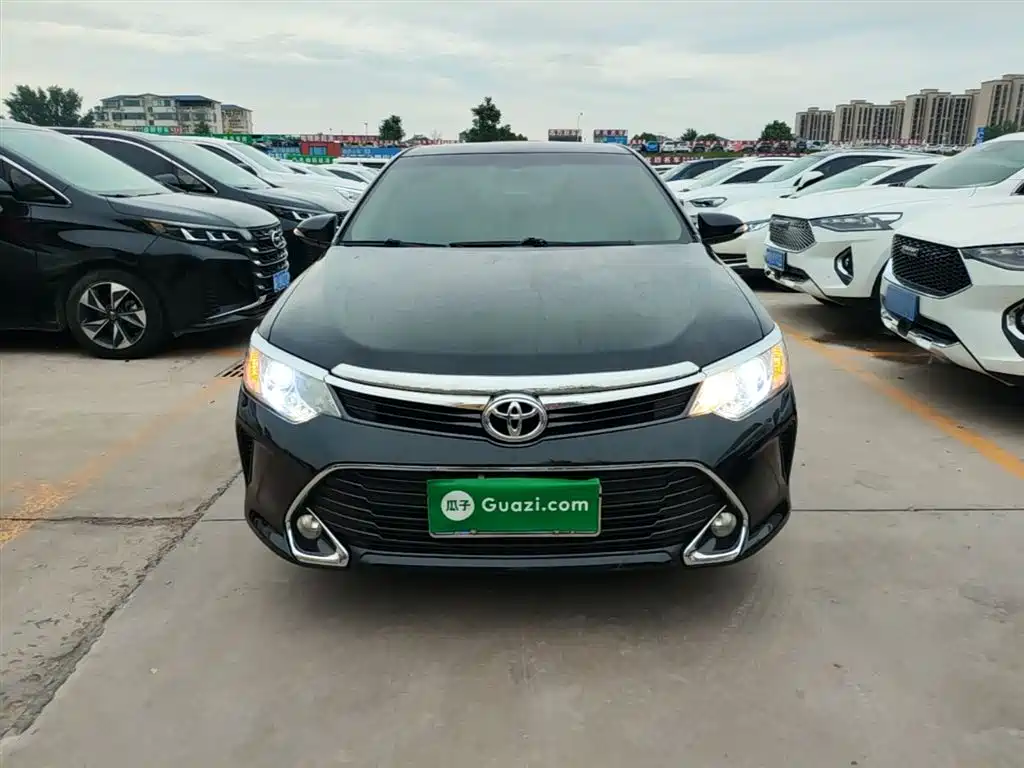 Toyota Camry 2016 2.0E 10th Anniversary Elite Edition фото 3