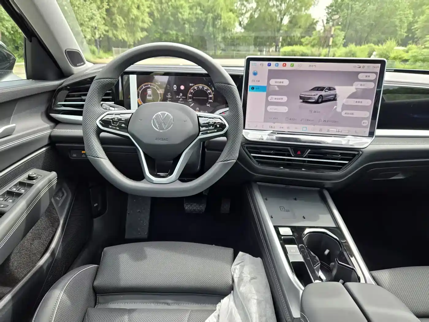 Volkswagen Passat 2026 Pro 380TSI Starlight Dragon Fortune Edition фото 10
